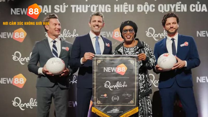 Đại sứ thương hiệu là ngôi sao bóng đá Ronaldinho